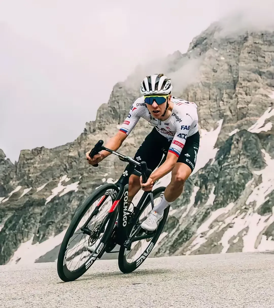 开云体育入口-瑞典自行车选手速度惊人，领先一轮