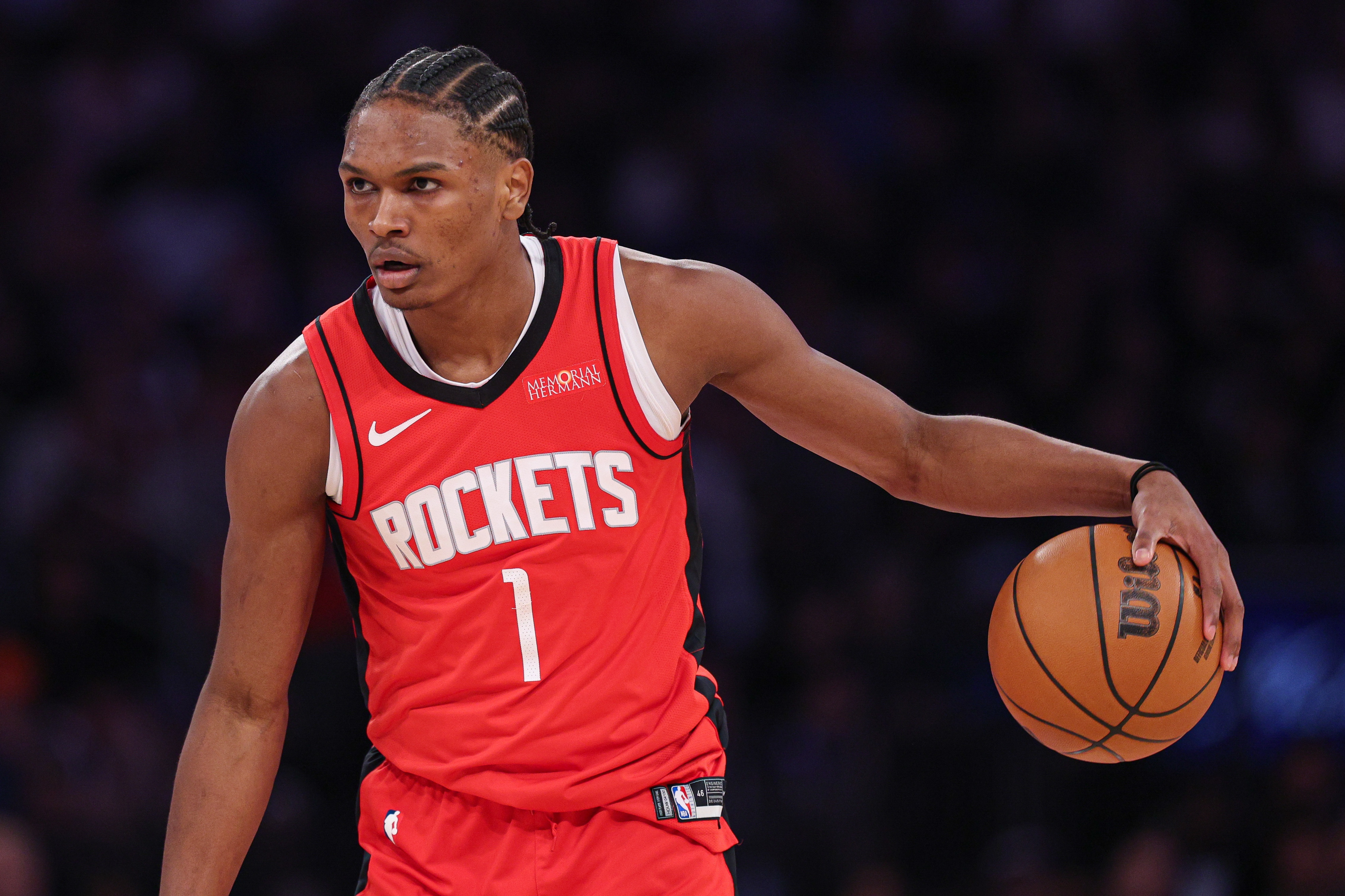 NBA球员在比赛中受伤，将暂时缺席球队训练