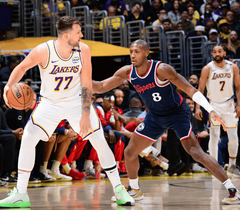 开云体育官方网站-阿拉戈尼斯球员备战下一场比赛