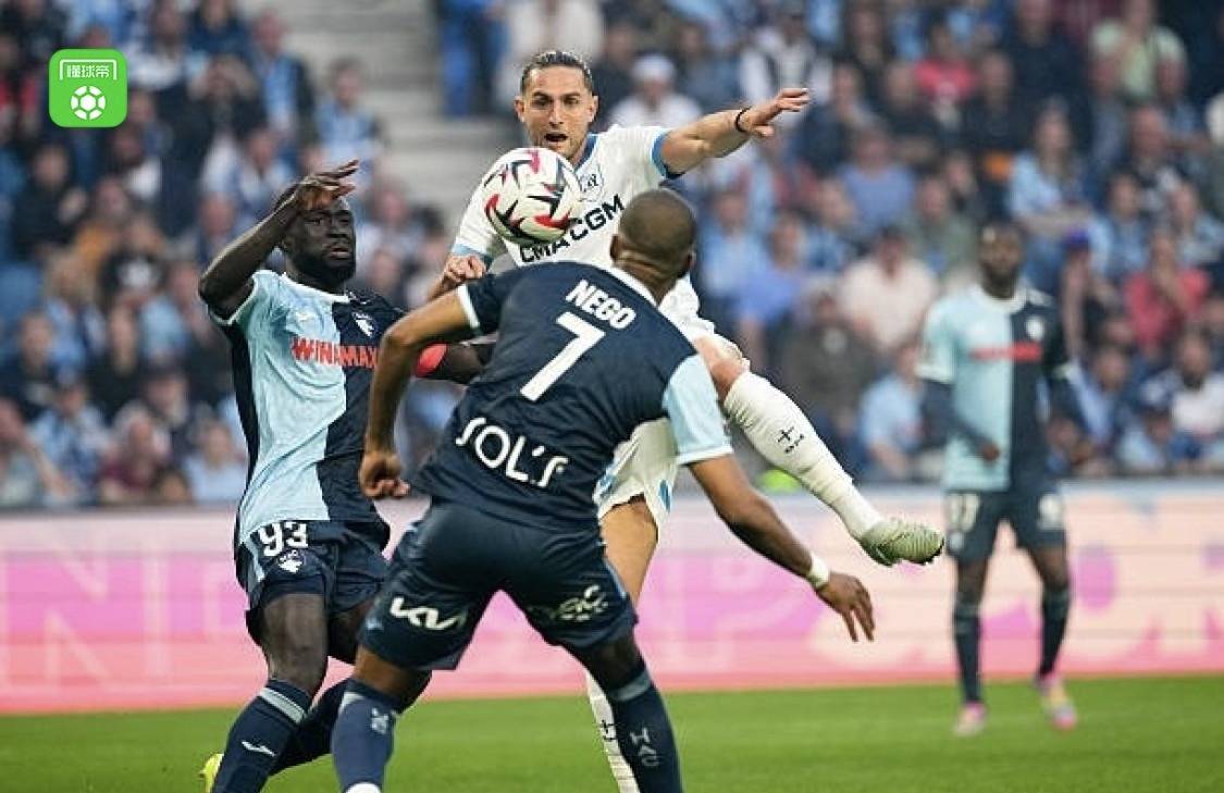 包含里昂队员表现惊艳，屡登胜场的词条