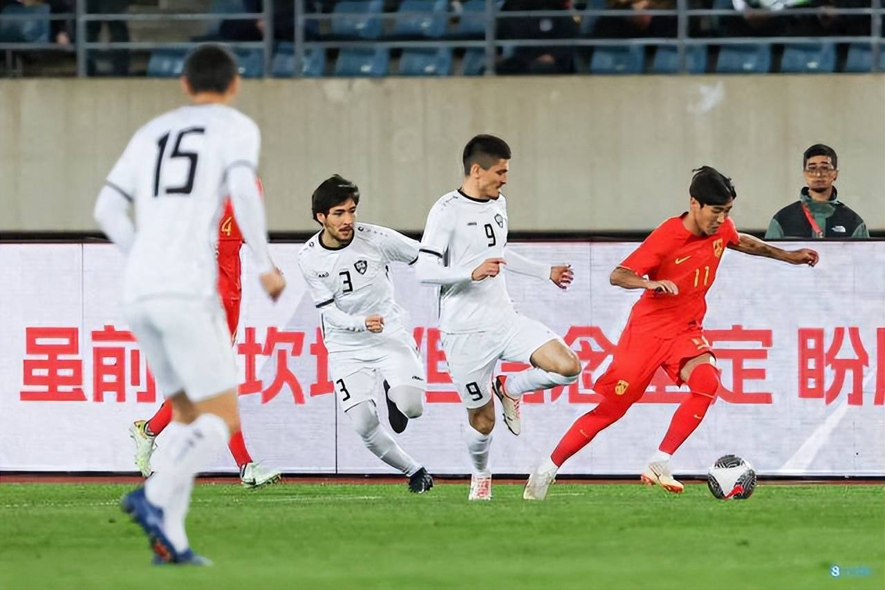 国内足球联赛格局迷离，选手实力角逐