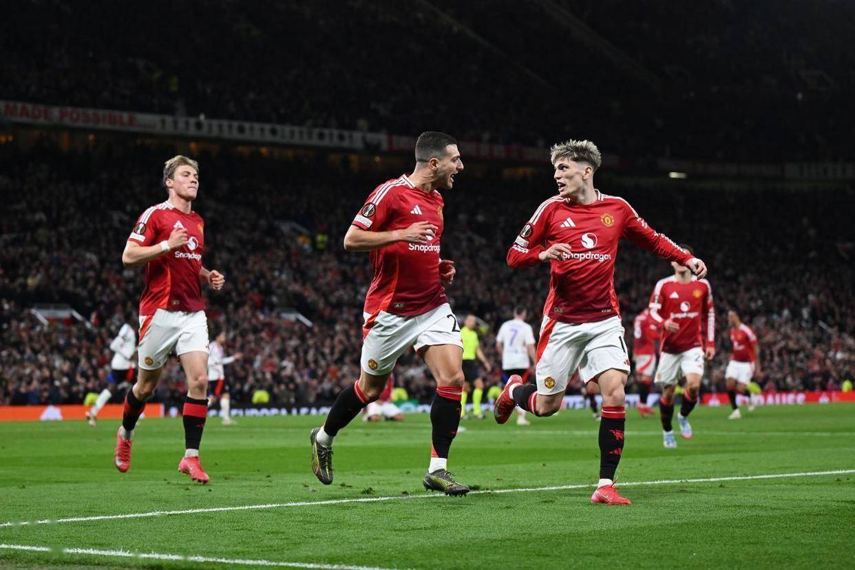 曼联遭遇惨败，梦碎欧冠赛场告别