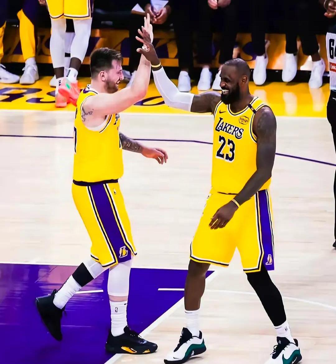 开云APP-湖人击败雄鹿，詹姆斯独中34分全场最高得分