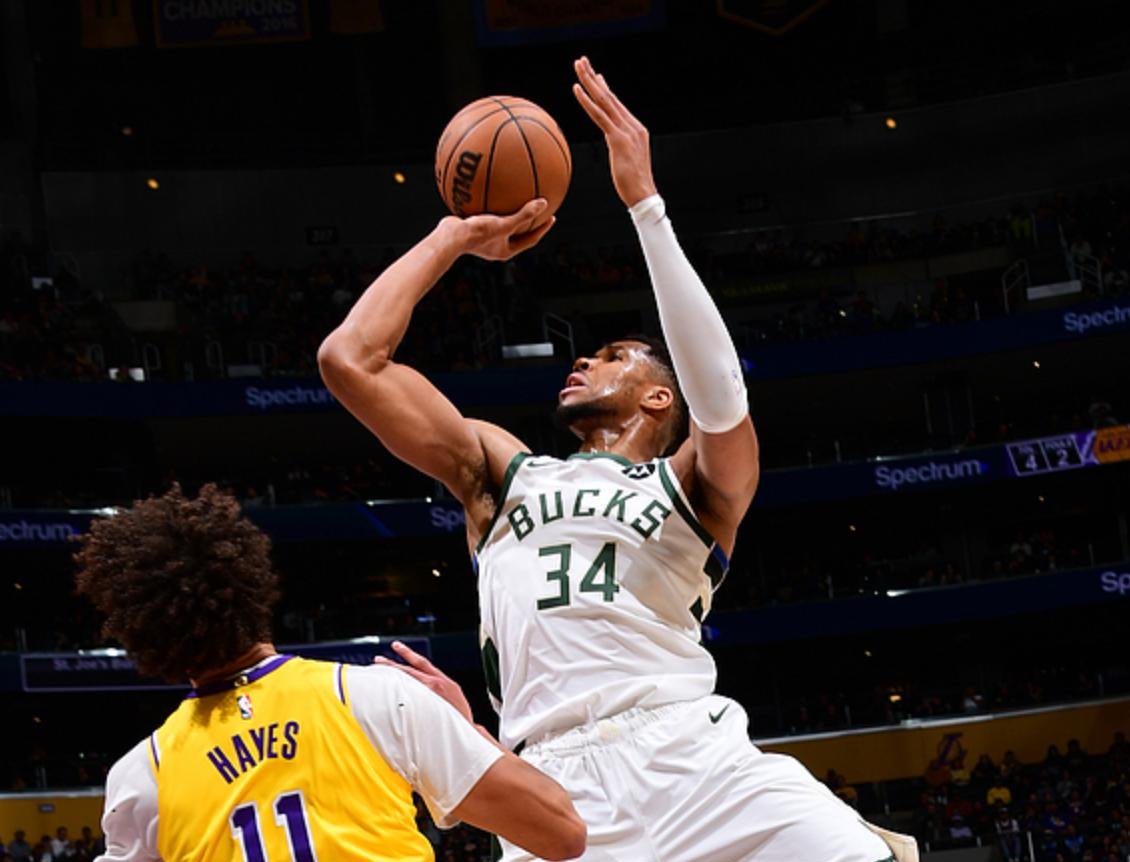 湖人击败雄鹿,詹姆斯独中34分全场最高得分 湖人击败雄鹿,詹姆斯独中34分全场最高得分