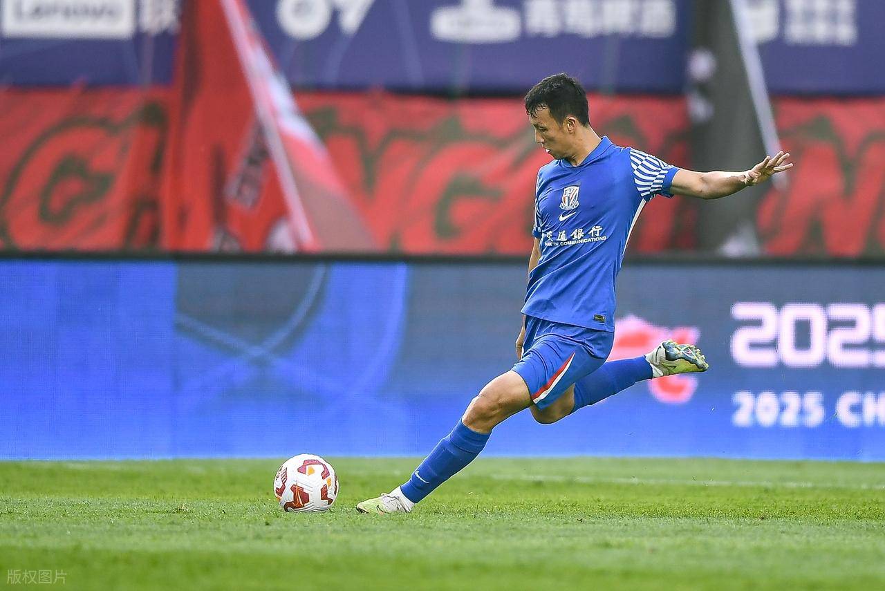 上海申花客场战胜重庆力帆，继续领跑积分榜