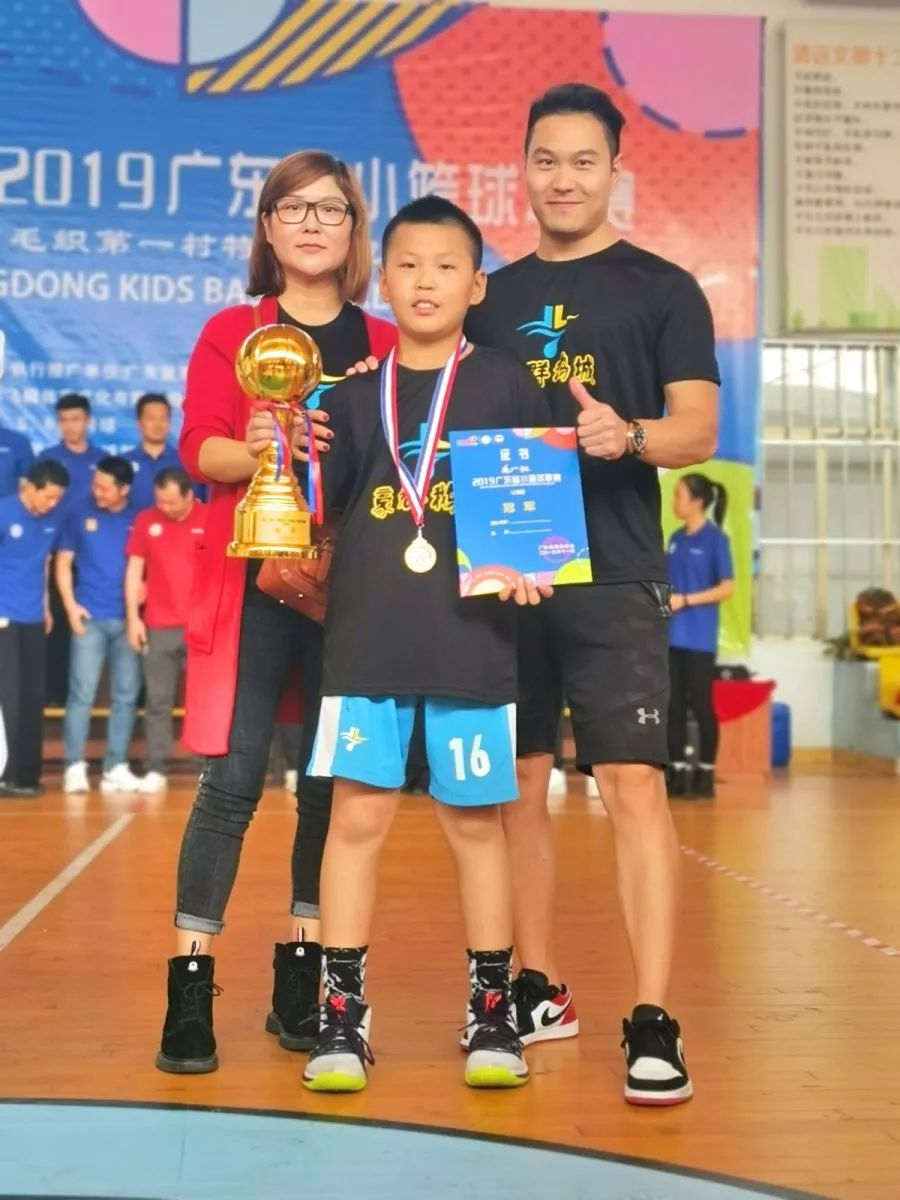 开云体育官方网站-澳洲联赛总冠军出炉，球队庆祝洋溢的简单介绍