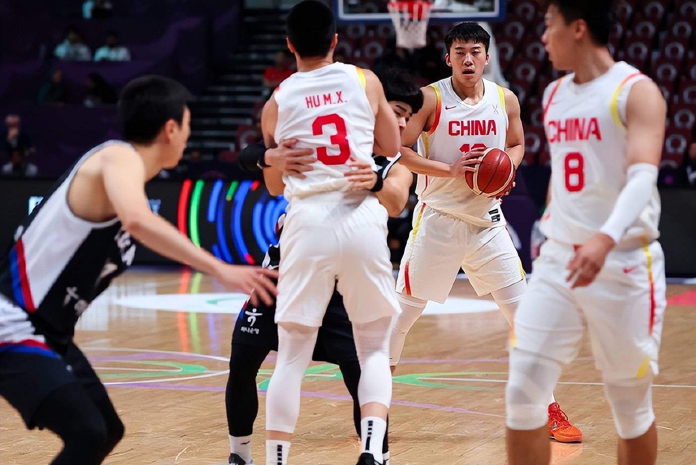 开云体育在线-河南男篮表现出色，力克对手晋级四强