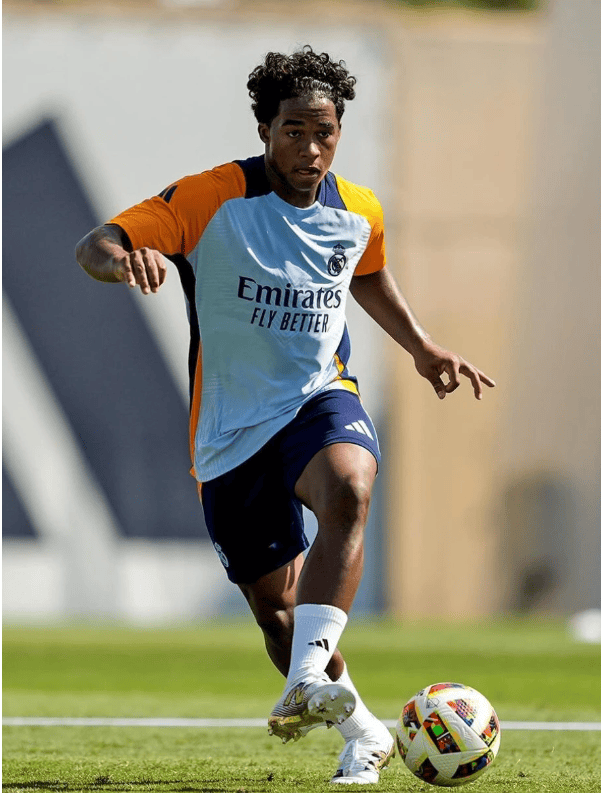 球员技术表现精湛，场上技艺展露无遗