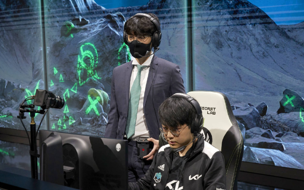 开云APP-PSG轻取CLG，Knight关键团战开团秒人激烈交锋入围赛，技惊四座