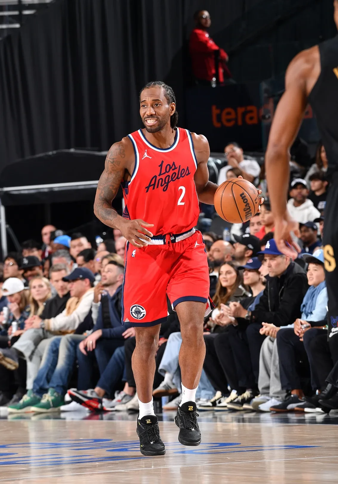 猛龙逆转击败步行者,莱昂纳德关键时刻发威 猛龙逆转击败步行者,莱昂纳德关键时刻发威