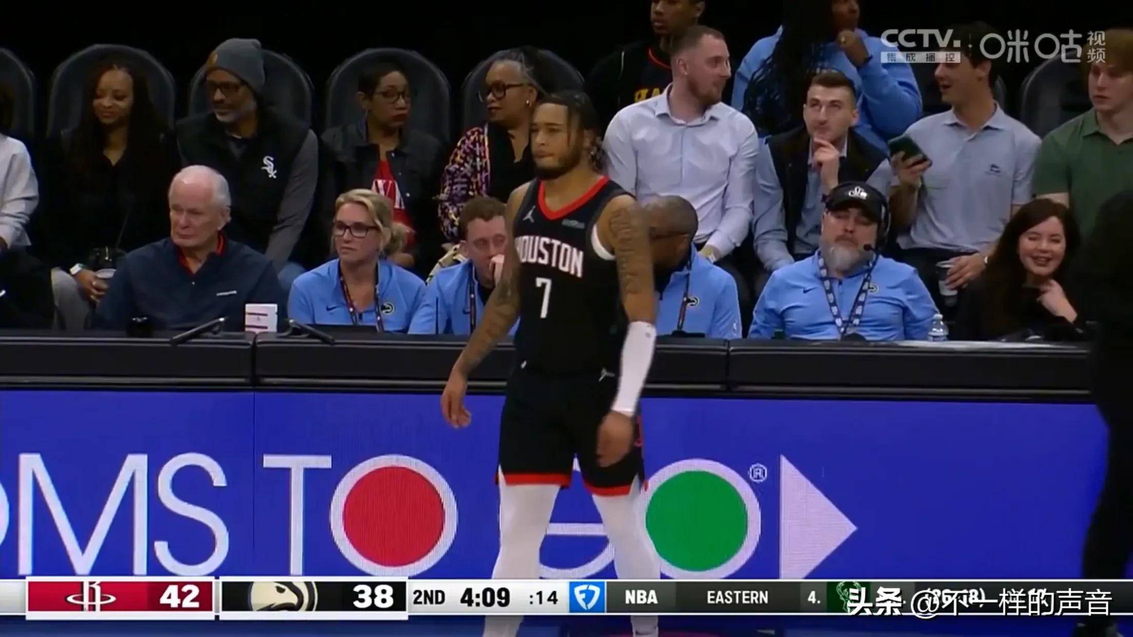 老鹰队后卫爆发，率队逆转胜利