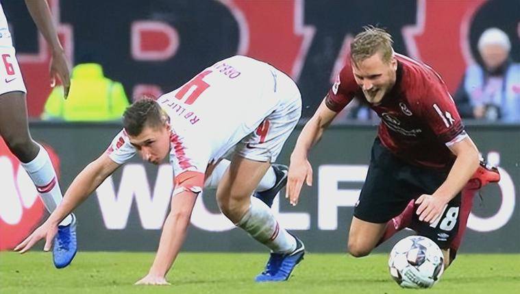 柏林赫塔球员受伤,后防线岌岌可危 柏林赫塔球员受伤,后防线岌岌可危