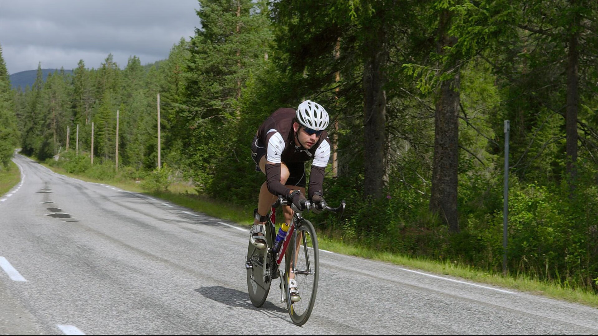 双屏之夜，当梅西上演神迹时，奥地利正在书写另一种足球哲学
