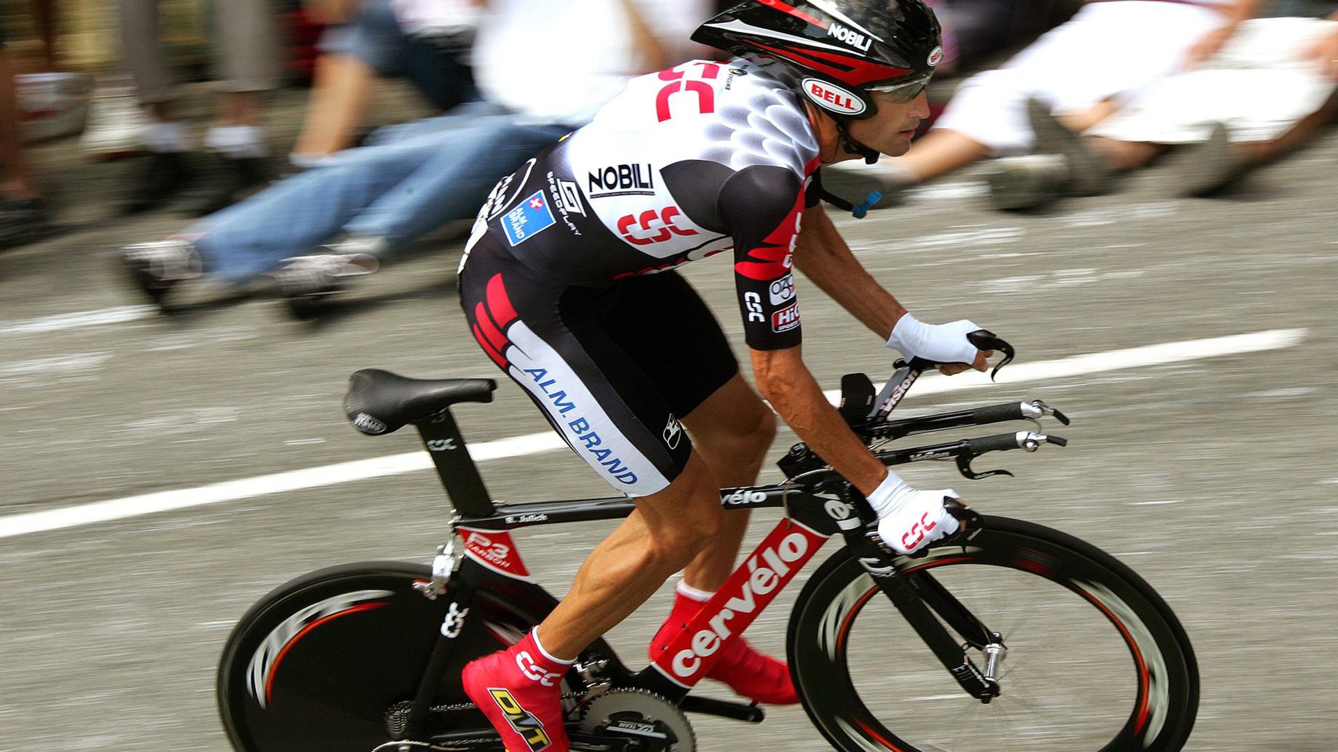 韩国队横扫日本队，当李梓嘉把球鞋系成奖杯，羽球江湖从此多了一个传说