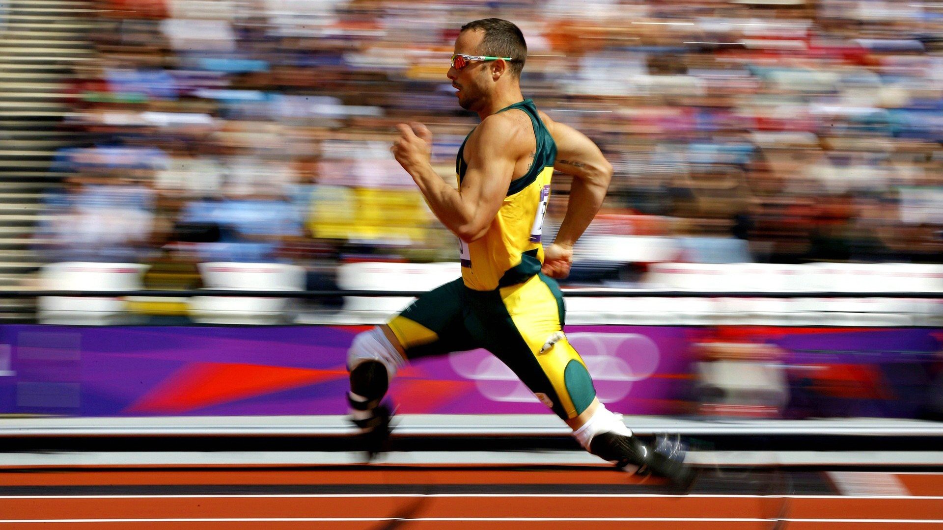 詹姆斯缺席湖人却现身快船替补席？一场意外的冠军连线让快船轻取猛龙